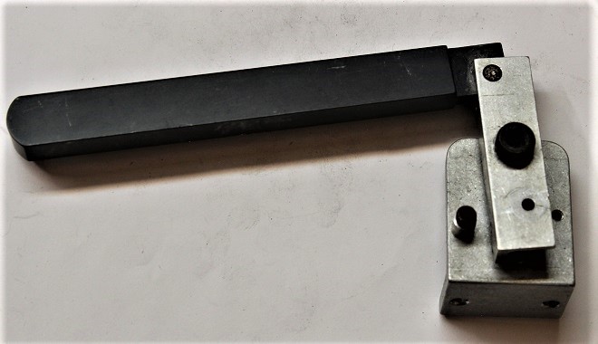 RIGHT KNEE LEVER ASSEMBLY